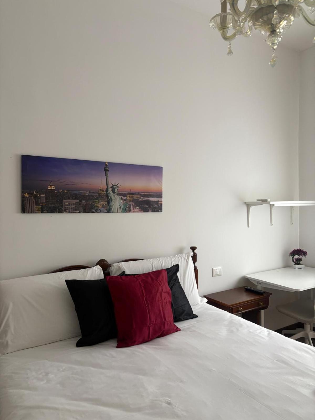 Bocconi - Porta Romana 4 Da Letto Con 2 Bagni Privati Mailand